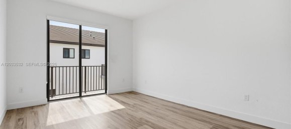 3 dormitorios dúplex en venta en Miami, Miami-Dade, Florida, USA № 614963 9