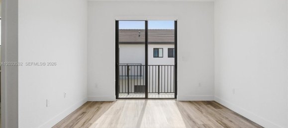 3 dormitorios dúplex en venta en Miami, Miami-Dade, Florida, USA № 614963 8