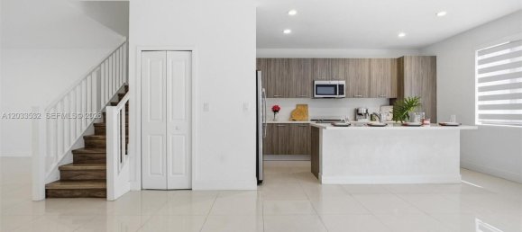 3 dormitorios dúplex en venta en Miami, Miami-Dade, Florida, USA № 614963 21