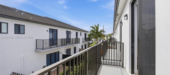3 dormitorios dúplex en venta en Miami, Miami-Dade, Florida, USA № 614963 3