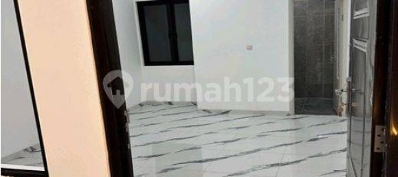 4 bedrooms House in Grogol Petamburan, Indonesia No. 1745 14