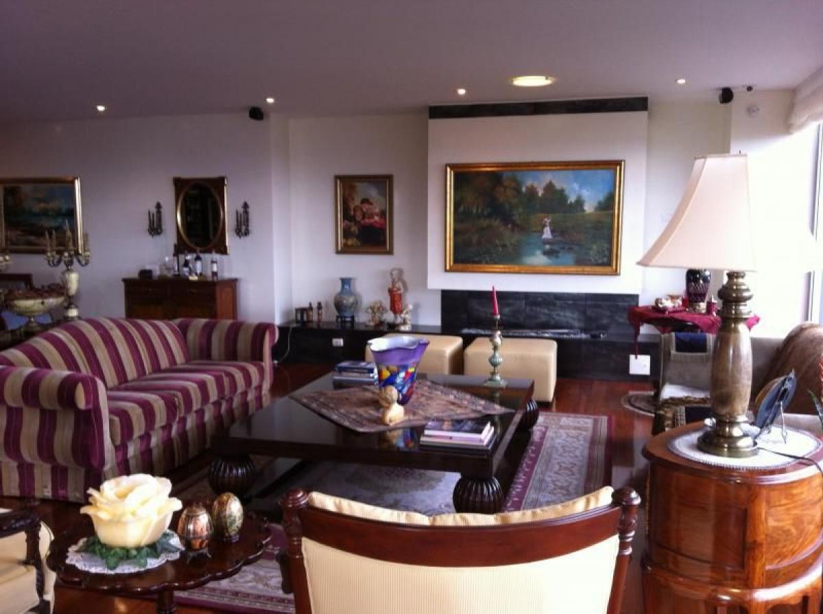 Casa de 4 dormitorios en Bogotá, Colombia No. 11144