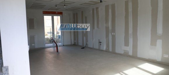 4 rooms House in Olgiate Comasco, Italy No. 5260 8