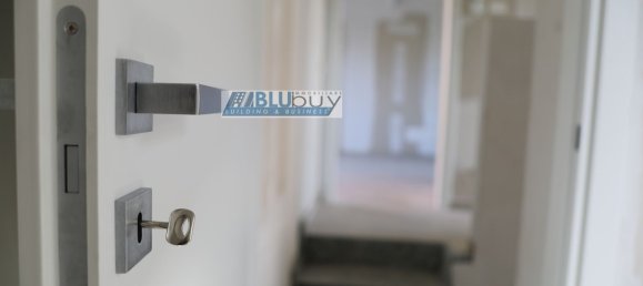 4 rooms House in Olgiate Comasco, Italy No. 5260 32