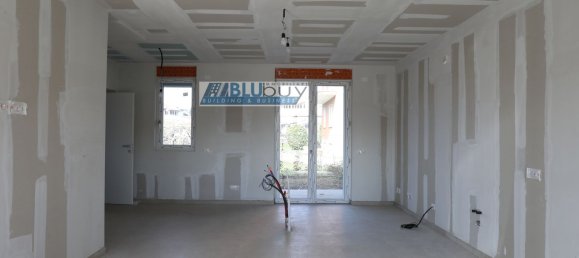 4 rooms House in Olgiate Comasco, Italy No. 5260 9