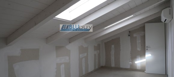 4 rooms House in Olgiate Comasco, Italy No. 5260 30