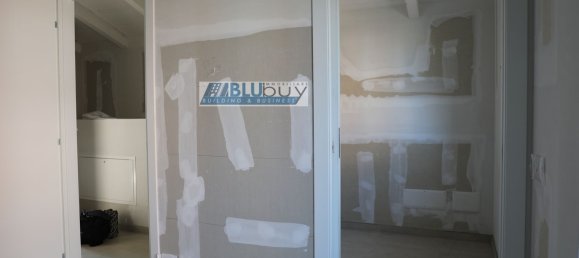 4 rooms House in Olgiate Comasco, Italy No. 5260 47