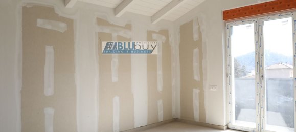 4 rooms House in Olgiate Comasco, Italy No. 5260 40