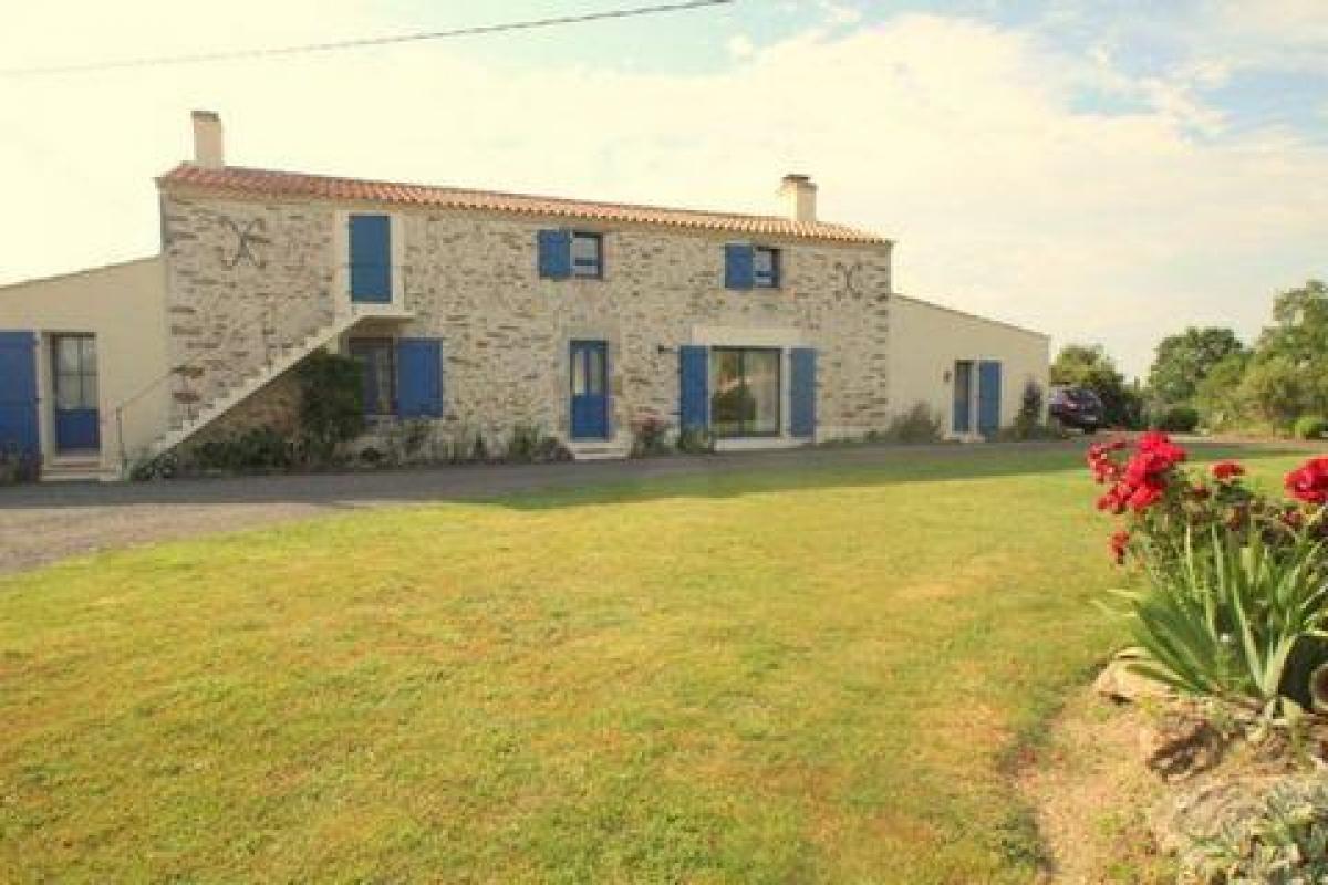 4 bedrooms House in Challans, France No. 32605