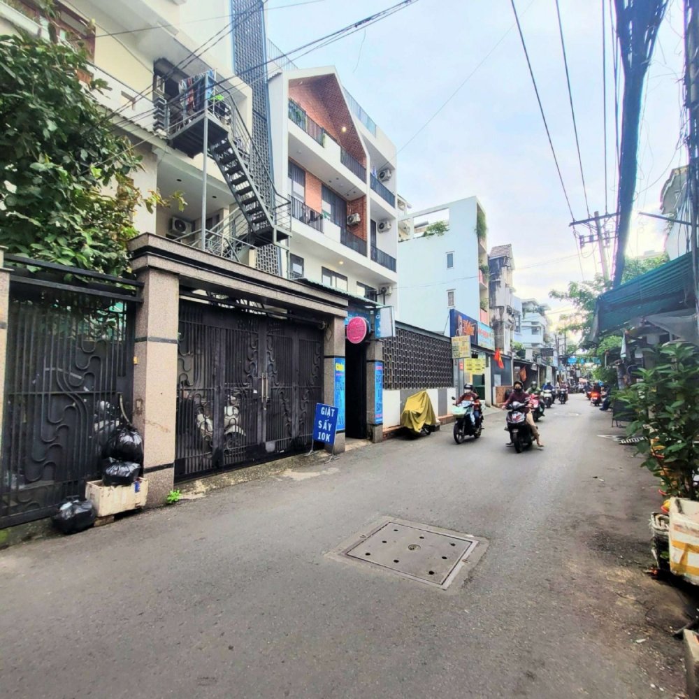 169m² Townhouse in District 7, Vietnam No. 13906