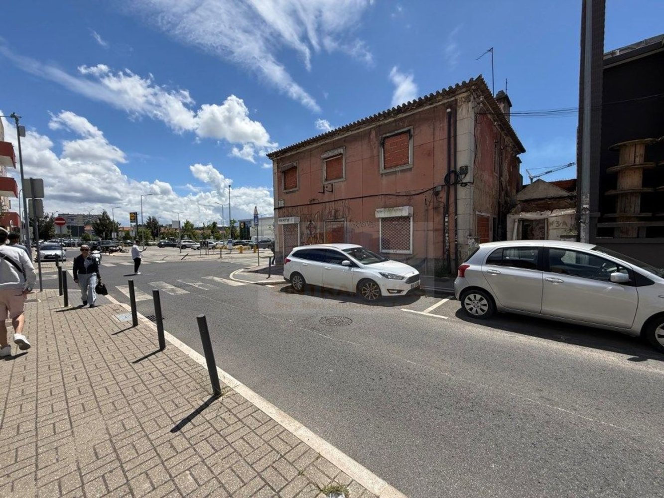  Land in Amadora, Portugal No. 208503