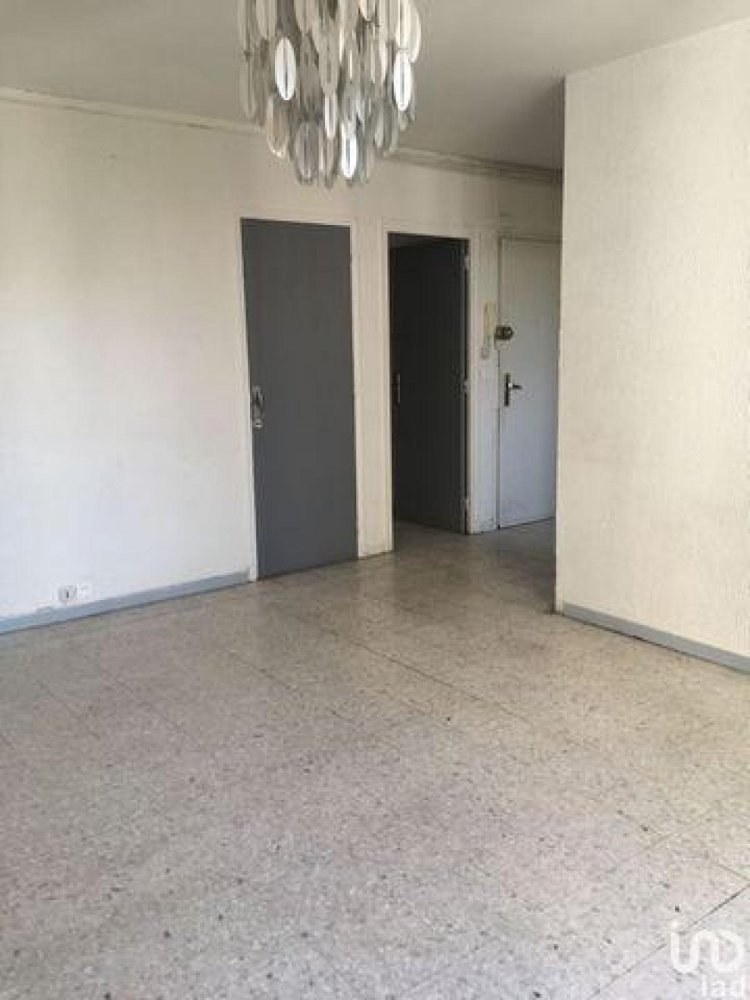 2 bedrooms Condo in Nimes, France No. 30959