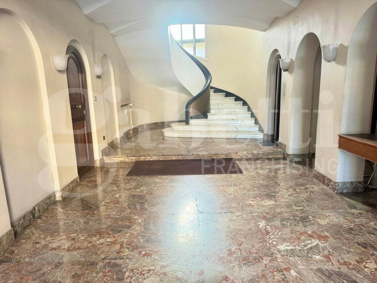 2 rooms Apartment in Rome, Italy No. 33214