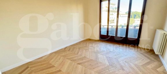 2 rooms Apartment in Rome, Italy No. 33214 8