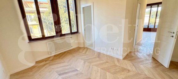 2 rooms Apartment in Rome, Italy No. 33214 7