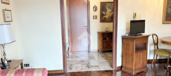 3 bedrooms Apartment in Milan, Italy No. 366540 5