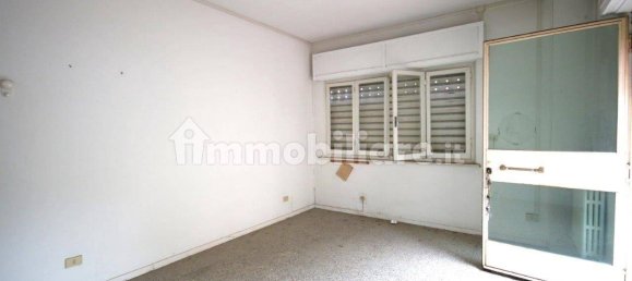 4 rooms Commercial property in Macerata, Italy No. 178973 2