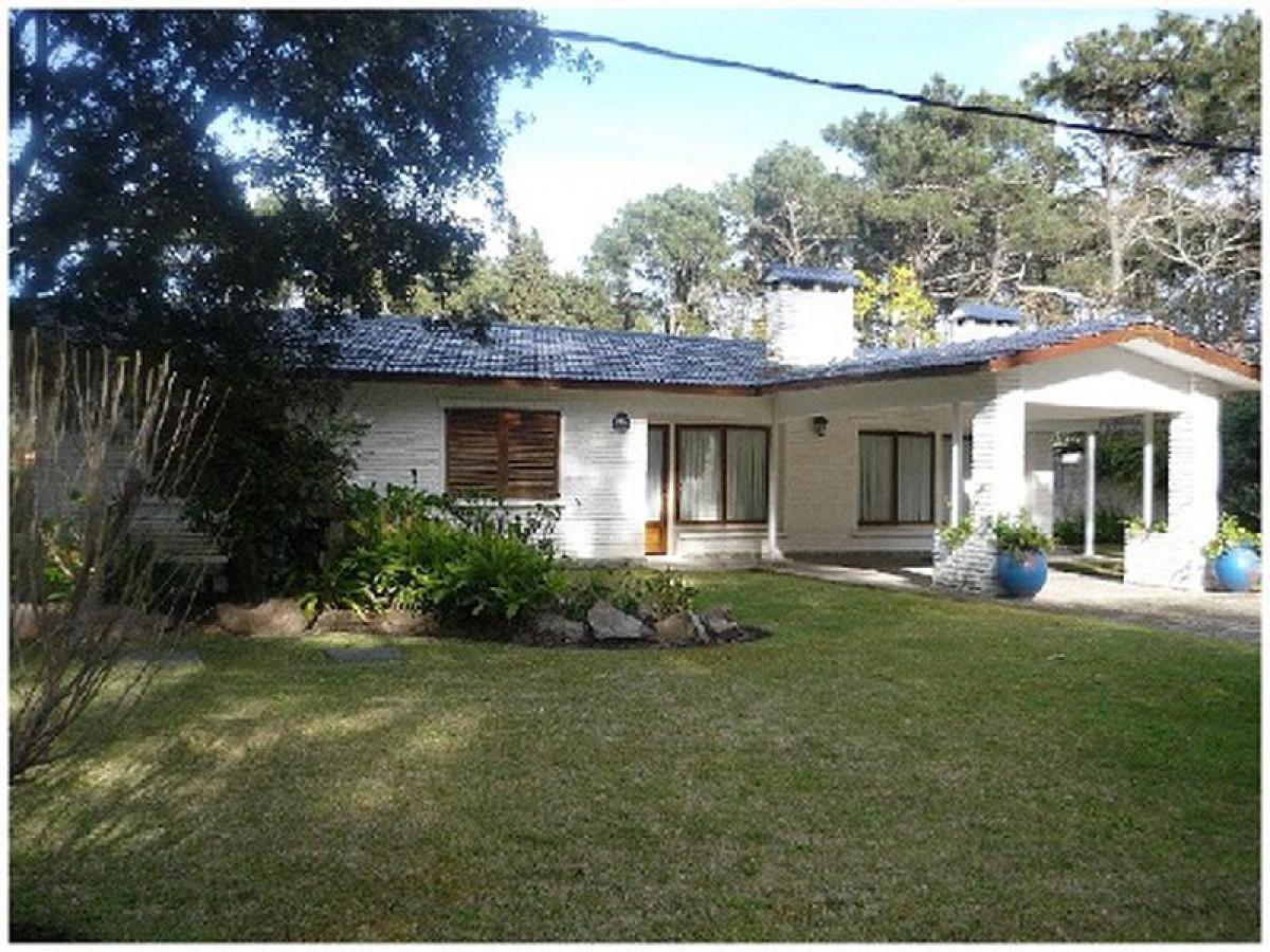 3 bedrooms House in Maldonado, Uruguay No. 10738