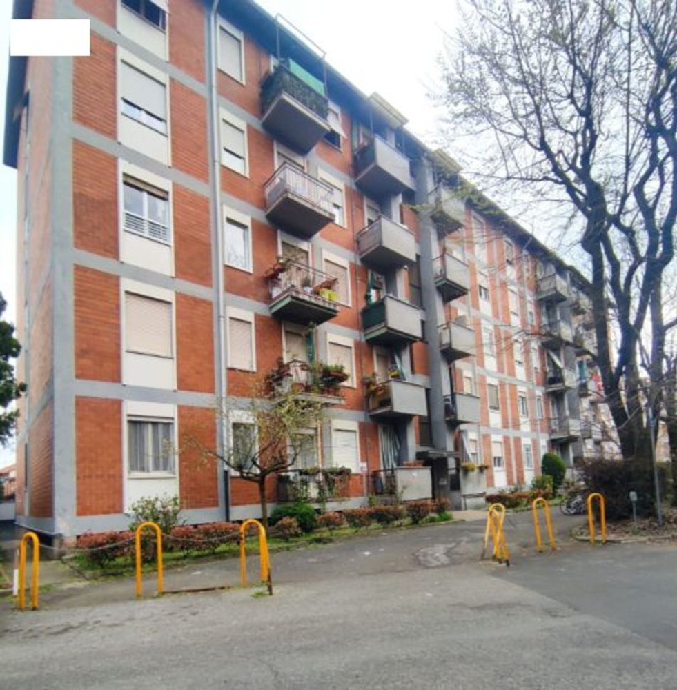 3 rooms Apartment in Monza, Italy No. 99510
