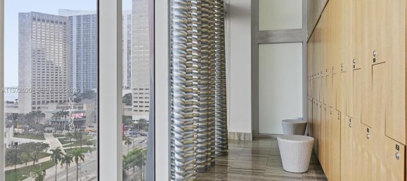 52.68 m² propiedad comercial en venta en Miami, Miami-Dade, Florida, USA № 615778 3