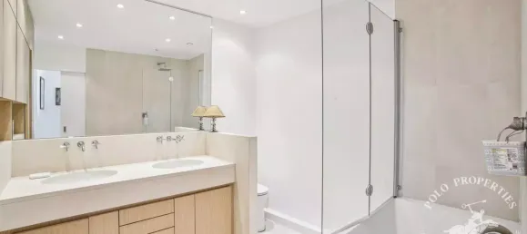 3 bedrooms Apartment in Paris, France No. 180781 3