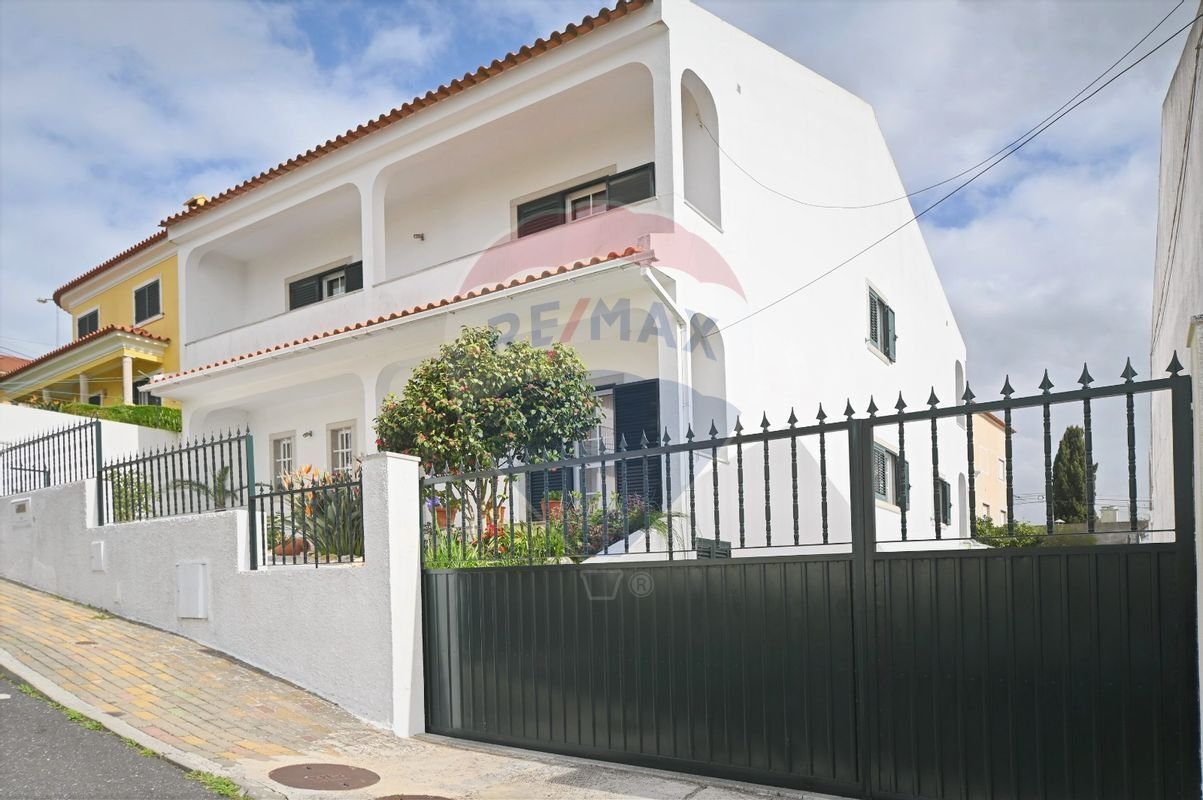 Дом с 4 спальнями в Амадора, Португалия № 173862