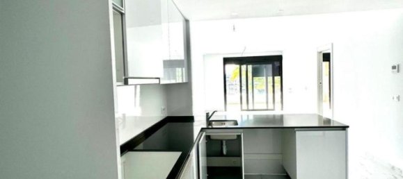 Apartamento de 3 dormitorios en Torrevieja, Spain No. 285649 10