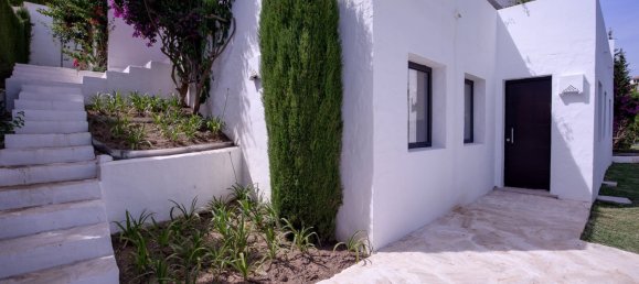 4 bedrooms Villa in Benahavis, Spain No. 4726 2
