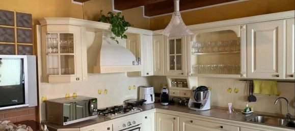 Дом с 5 комнатами в Вигазьо, Италия № 259014 2