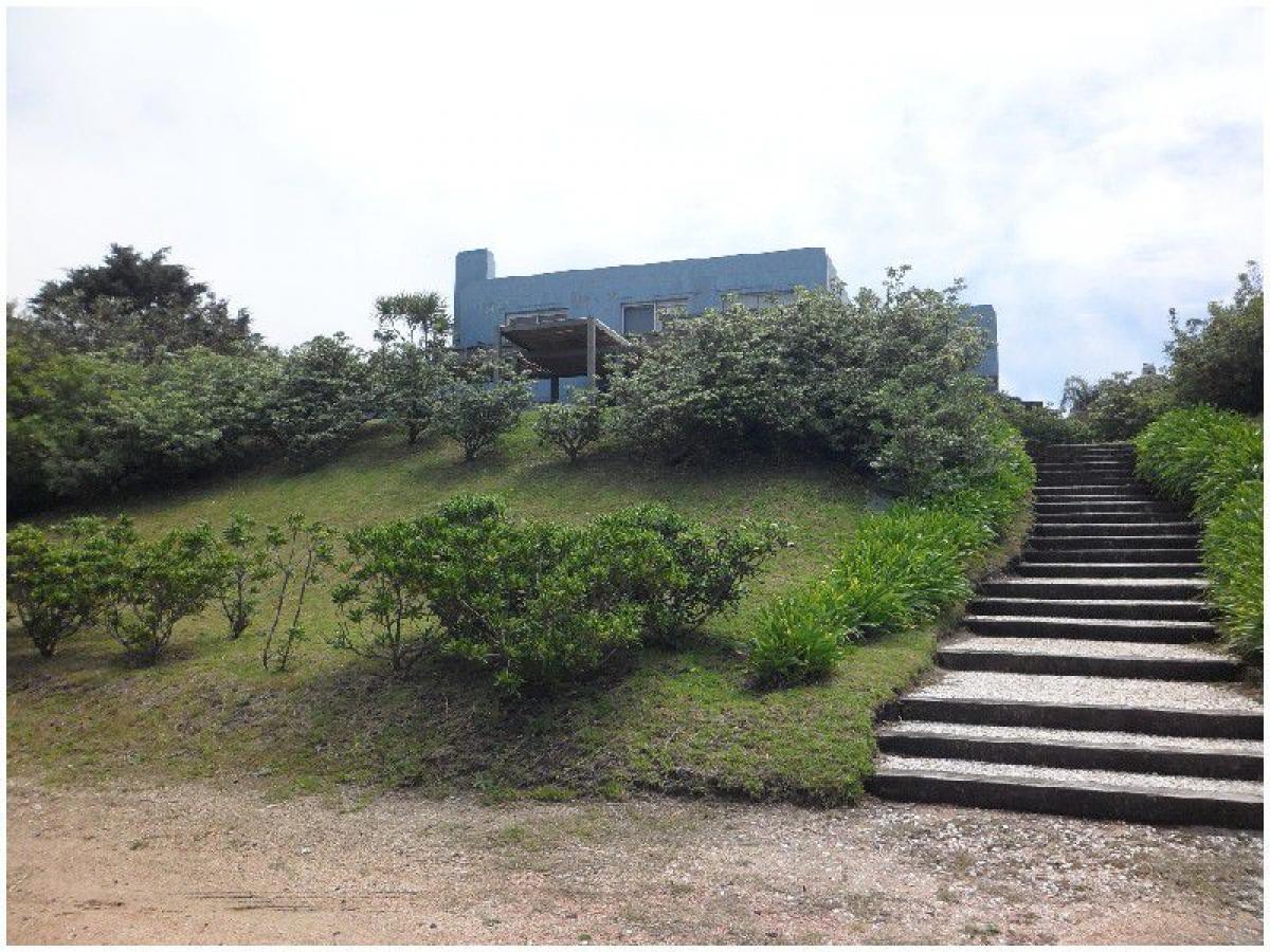 5 bedrooms House in Maldonado, Uruguay No. 8033