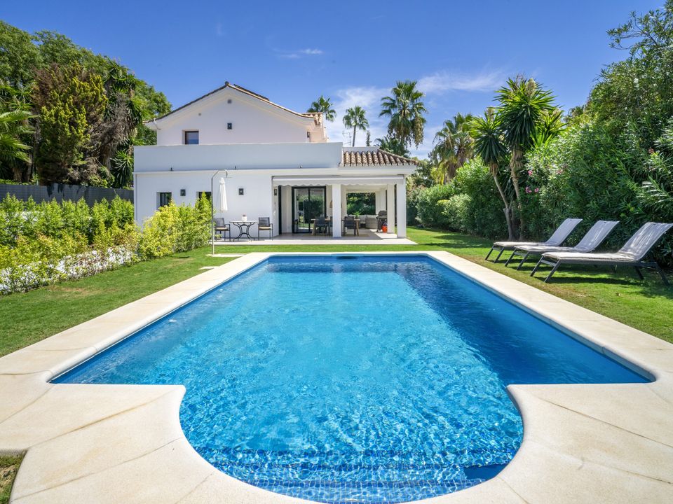 3 bedrooms Villa in Marbella, Spain No. 209735