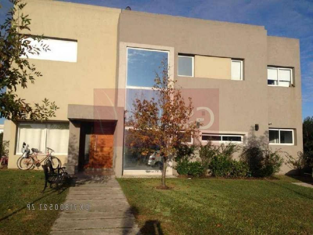 3 bedrooms House in Tigre, Argentina No. 17334