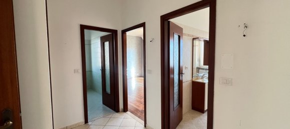 4-Zimmer Wohnung in Moncalieri, Italy, Nr. 77642 8