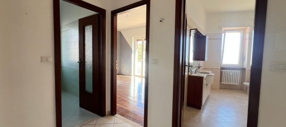 4-Zimmer Wohnung in Moncalieri, Italy, Nr. 77642 9