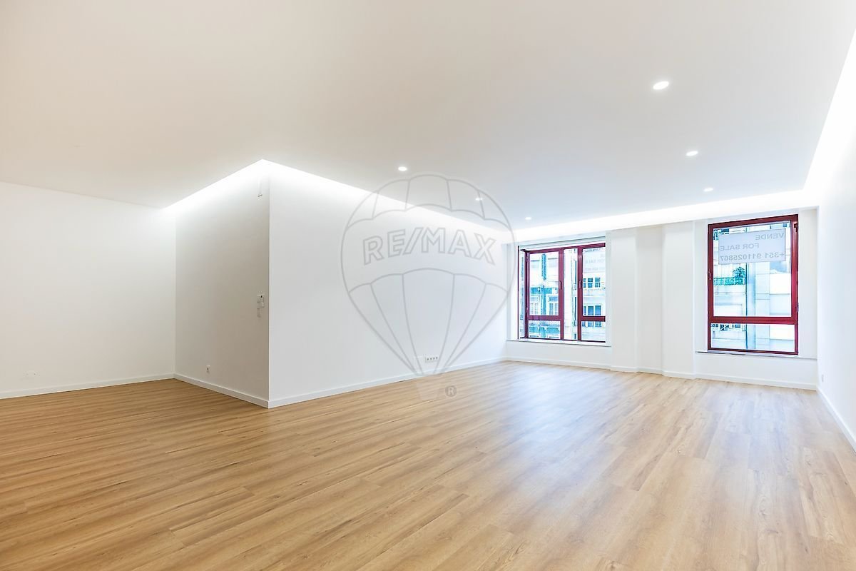 3 bedrooms Apartment in Lisbon, Portugal No. 123347