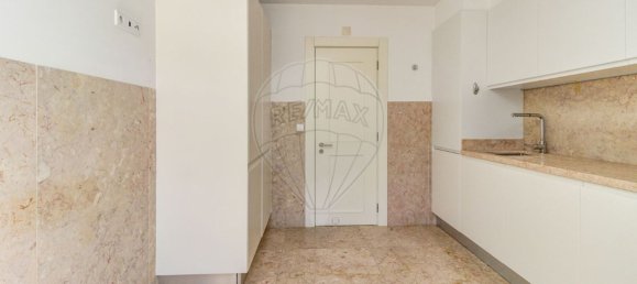 3 bedrooms Apartment in Lisbon, Portugal No. 136135 16