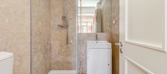 3 bedrooms Apartment in Lisbon, Portugal No. 136135 7