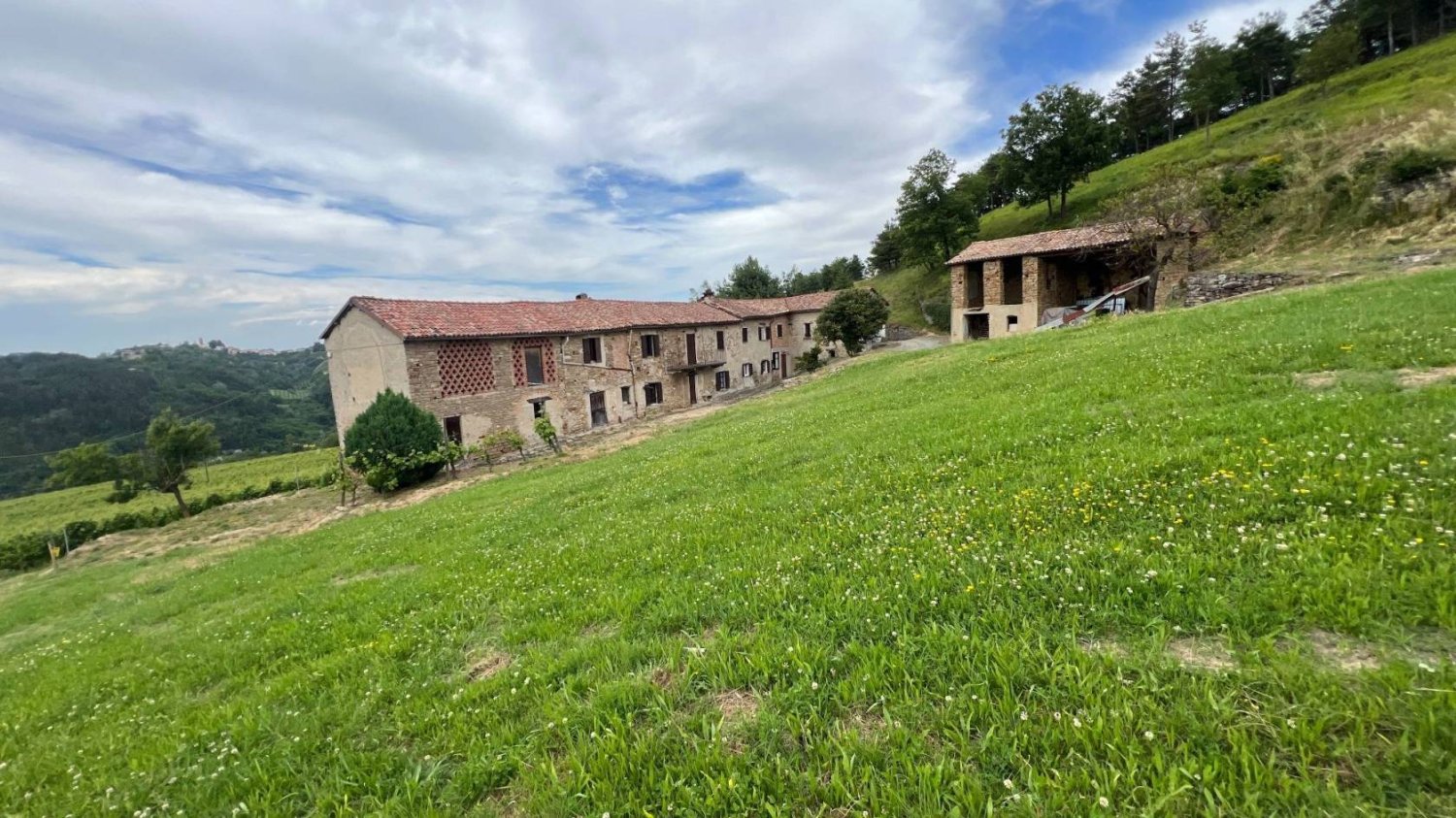 6 bedrooms House in Cassinasco, Italy No. 118577