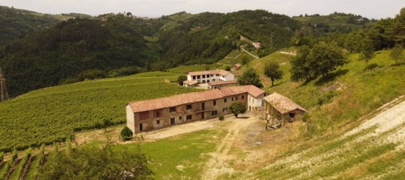 6 bedrooms House in Cassinasco, Italy No. 118577 2