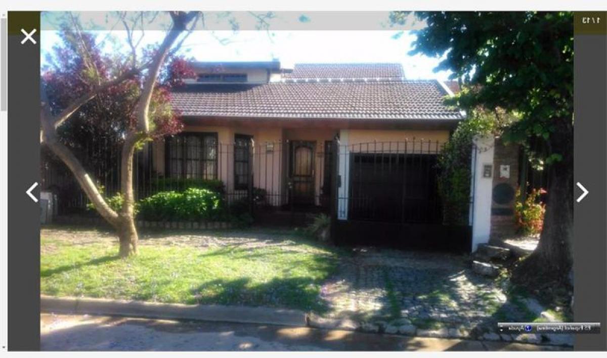 4 bedrooms House in Ituzaingo, Argentina No. 54703