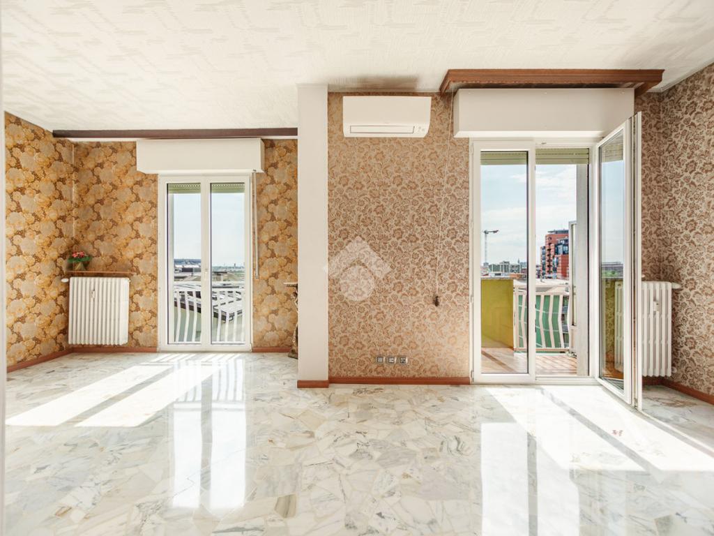 Квартира с 4 комнатами в Сесто Сан Джованни, Италия № 378850