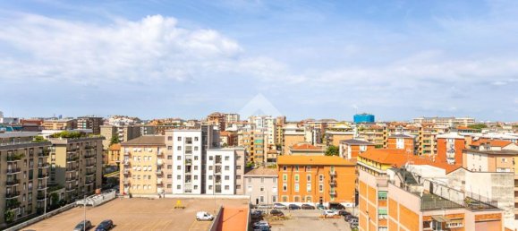 Квартира с 4 комнатами в Сесто Сан Джованни, Италия № 378850 16