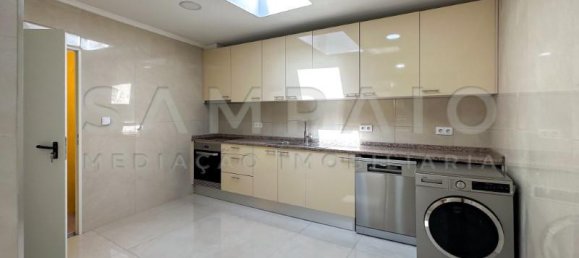 2 bedrooms House in Porto, Portugal No. 187417 4