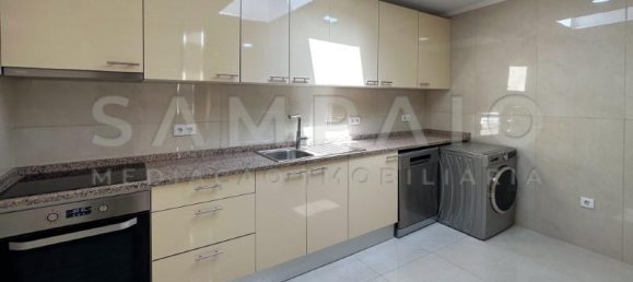 2 bedrooms House in Porto, Portugal No. 187417 2