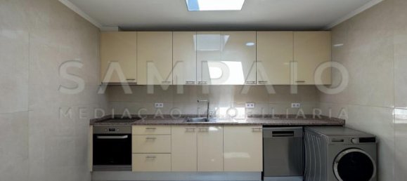 2 bedrooms House in Porto, Portugal No. 187417 5