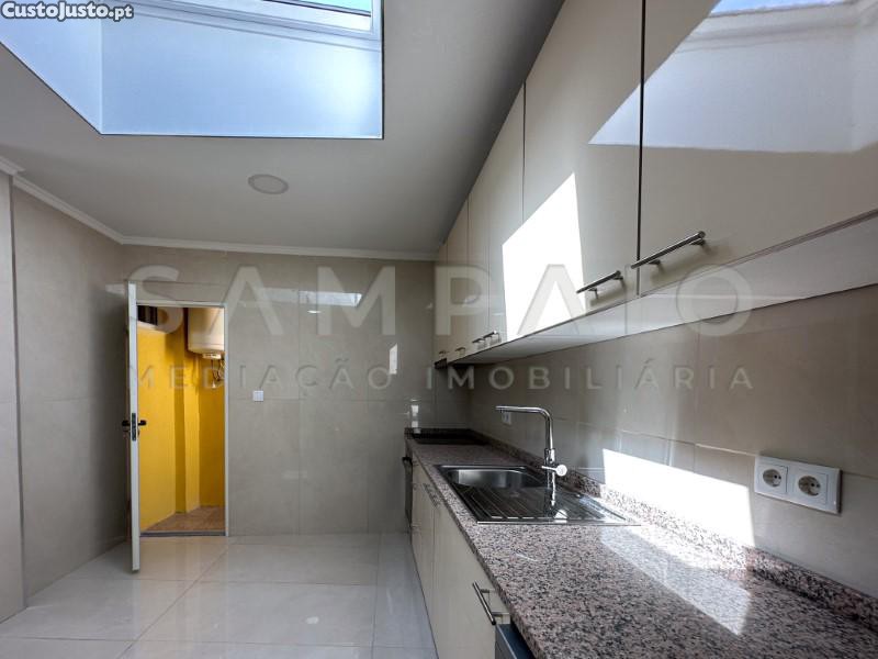 2 bedrooms House in Porto, Portugal No. 187417