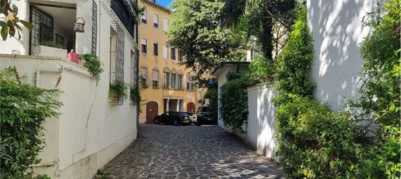 5 rooms Apartment in Treviso, Italy No. 91753 9