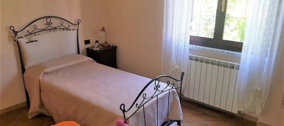 6 rooms Apartment in Fivizzano, Italy No. 74682 16