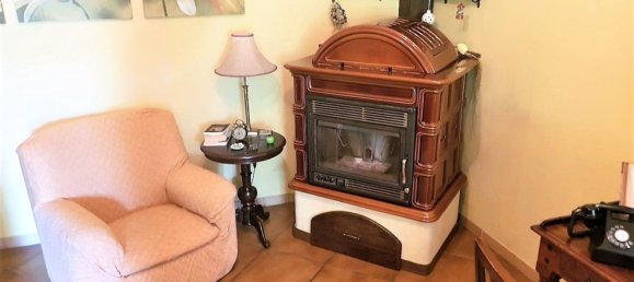 6 rooms Apartment in Fivizzano, Italy No. 74682 4