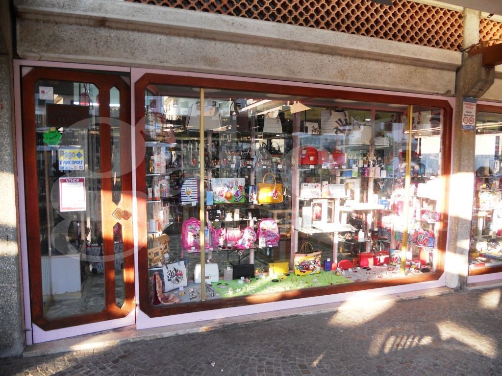 1 room Commercial property in Sessa Aurunca, Italy No. 34171